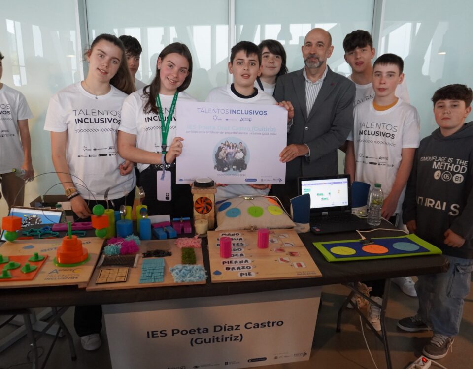 Jóvenes inventores ayudan a personas con discapacidad